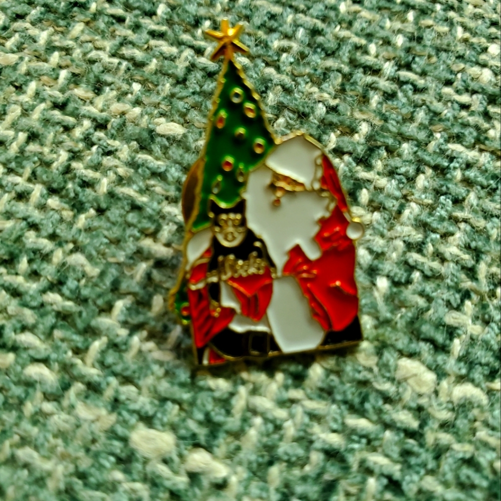 Christmas At The White House Bill Clinton's Cat Socks & Santa Clause Lapel Pin